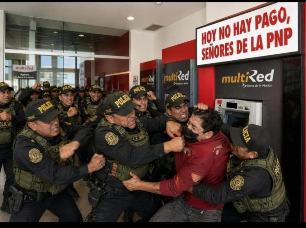 No pagaron sueldo de la PNP 22ABRIL2026 - Imagen comica