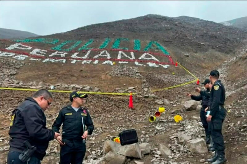 Archivo tipo Imagen sobre: Cerros de la escuela de policia de puente piedra en Perú 
