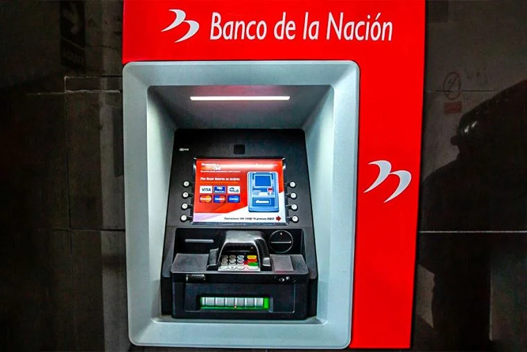 Archivo tipo Imagen sobre: Cajero del banco de la nación para retiro del bono 