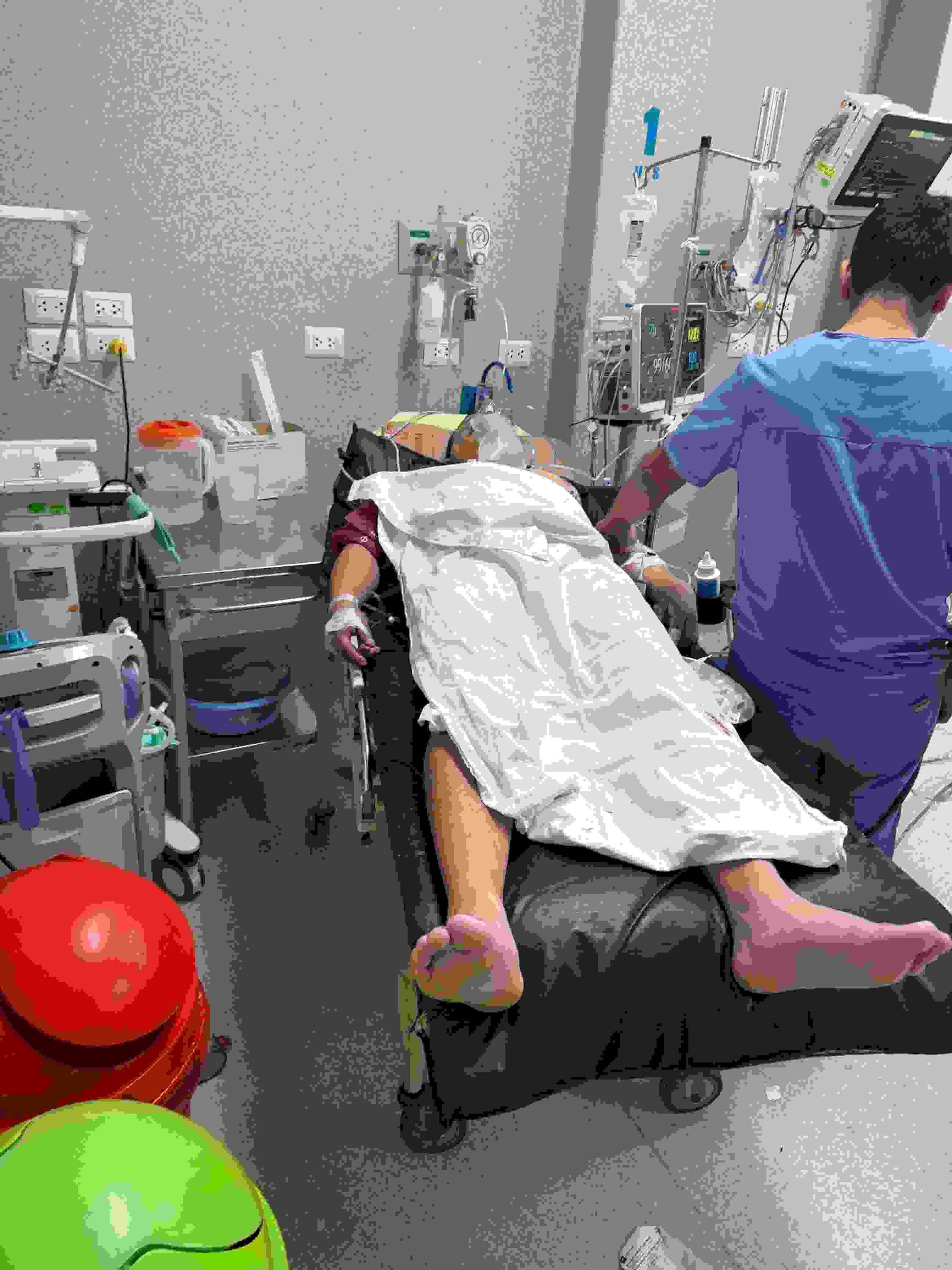 Archivo tipo Imagen sobre: S2 S PNP DEL CARPIO VALDEZ HARRY ALISON, con DX TRAUMA TORAXICO y TEC. por PAF quien permanece hospitalizado tras resultar gravemente herido 