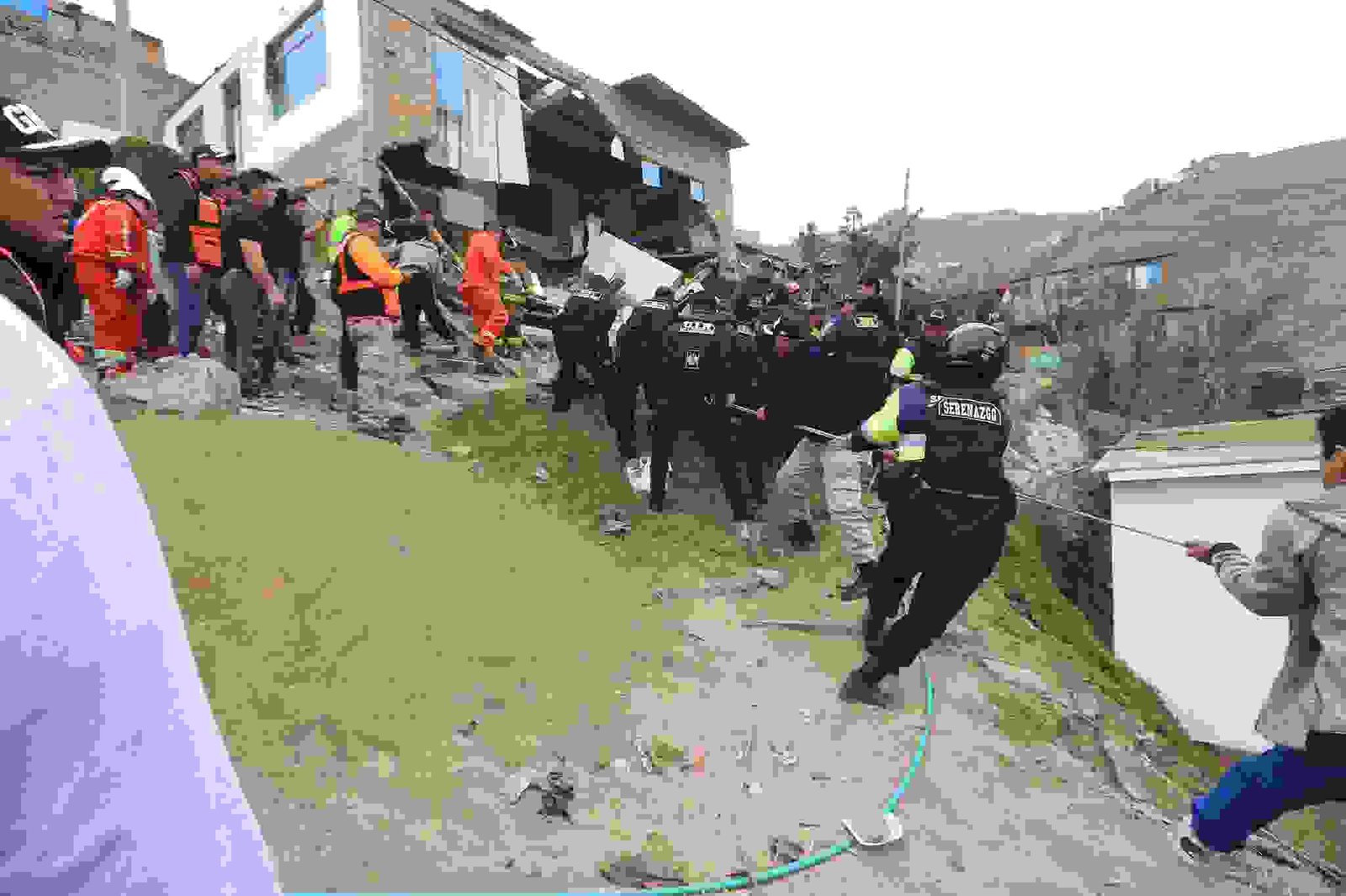 Archivo tipo Imagen sobre: Derrumbe en Ancón agosto 2025, ayuda de la comunidad, policia, bomberos y serenazgo
 