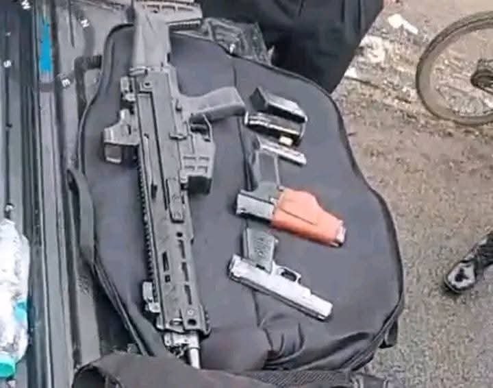 Archivo tipo Imagen sobre: Armas encontradas en camioneta de alcalde de pataz 