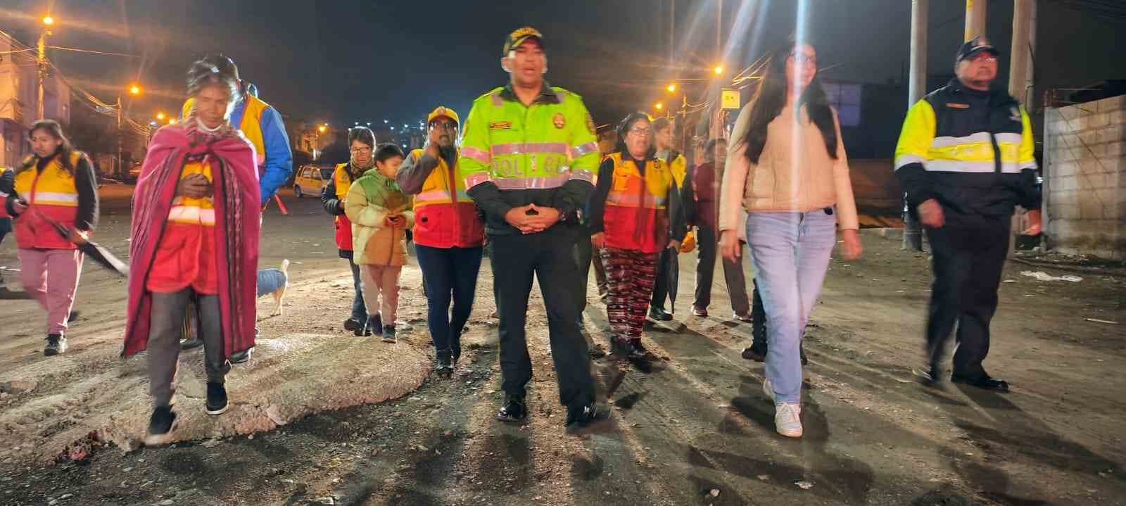 Patrullaje mixto en Mirador Huarangal, Alto Selva Alegre, busca fortalecer la seguridad ciudadana. Iniciativa de la Comisaría Independencia con participación vecinal.