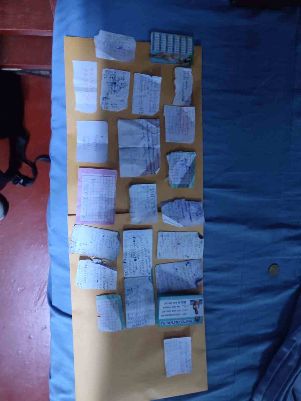 Notas con información de las victimas de la presunta banda de extorsionadores «Los Invisibles»